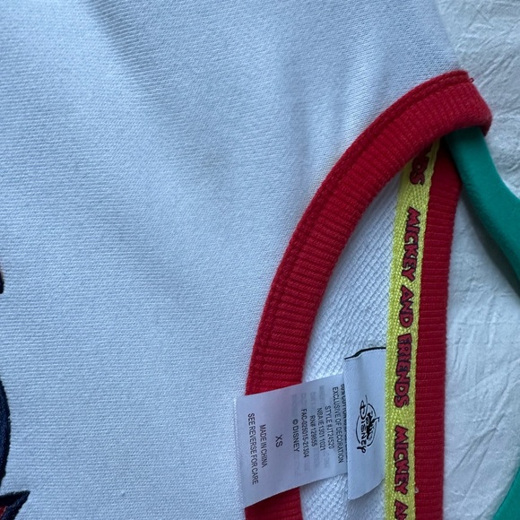 2023 Disneyland crewneck New - Picture 2 of 8